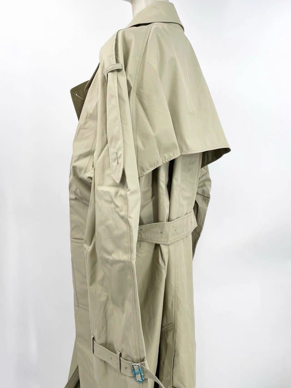 Burberry women's Beige Trench Coat - Picture 2 of 16